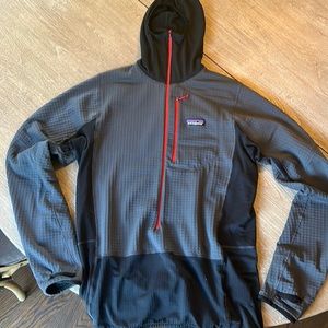 Patagonia Mens R1 hoody in Medium
